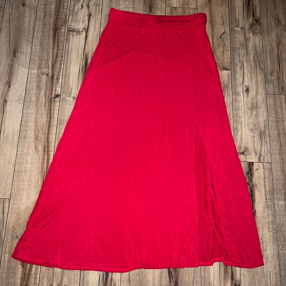 red maxi skirt - Picture 1 of 3